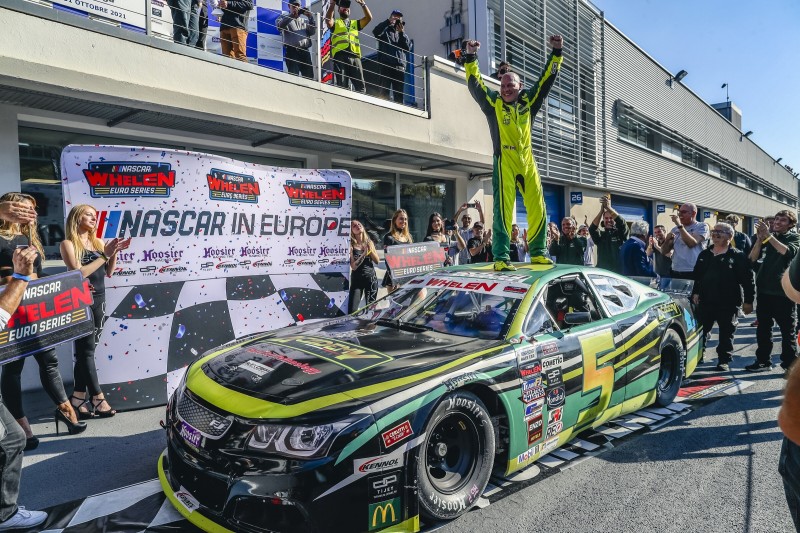 Jacques Villeneuve feiert in Vallelunga ersten Sieg in der EuroNASCAR
