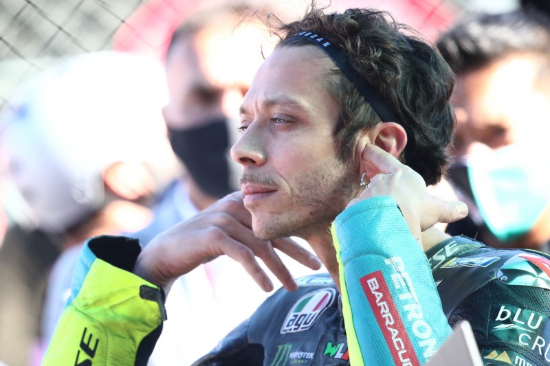Valentino Rossi: Rote Flagge vereitelt Attacke gegen Halbbruder Luca Marini