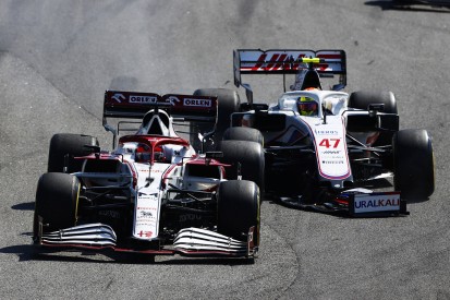 Frontflügel-Schaden: Mick Schumacher macht Duell mit Kimi Räikkönen wahr