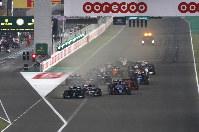 F1-Rennen Katar 2021: Hamilton lässt Verstappen keine Chance!