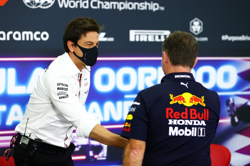 Christian Horner: "Ich muss Toto nicht den Arsch küssen"