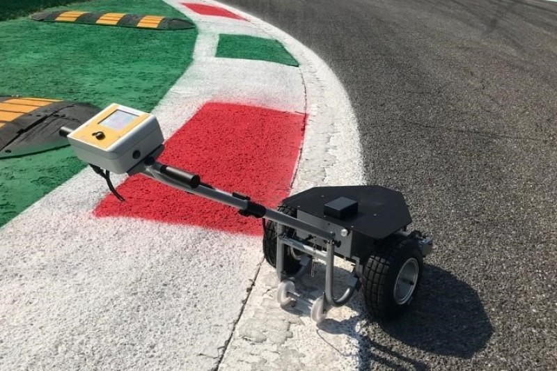 Mit Formel-1-"Hündchen": Warum Pirelli jedes Rennwochenende Gassi geht