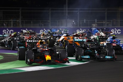 F1-Rennen Saudi-Arabien: Hamilton gewinnt irres Duell gegen Verstappen!