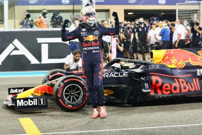 Lewis Hamilton skeptisch: War Red Bulls Soft-Taktik vielleicht gewollt?