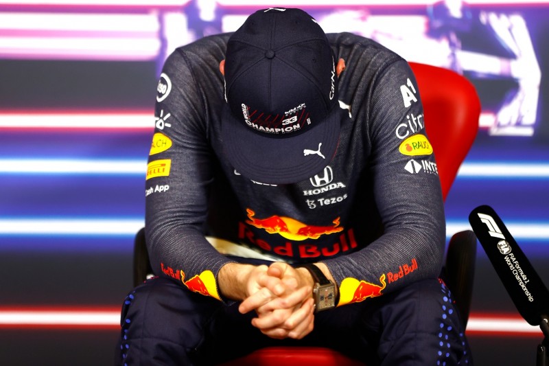 Max Verstappen: Hatte in der letzten Runde einen "gewaltigen Krampf" im Bein
