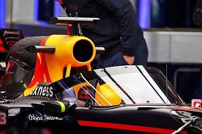 Red Bull doet tijdens eerste training proef met scherm op de auto