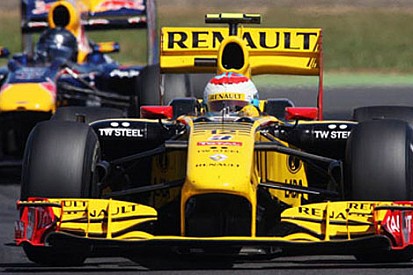 Renault: 'Petrov çok iyi ama hala gelişime ihtiyacı var'