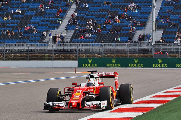 Elektronisch probleem hindert Vettel in tweede training