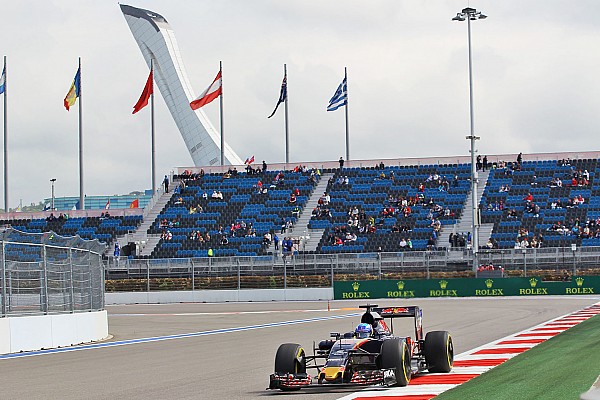 Verstappen buiten top-tien op eerste dag in Rusland: "Moeilijke start"