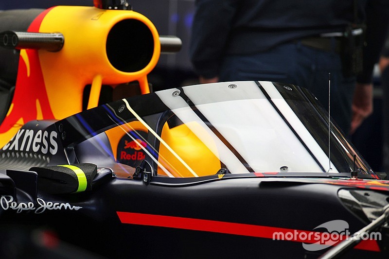 Red Bull Racing RB12 uitgerust met een scherm