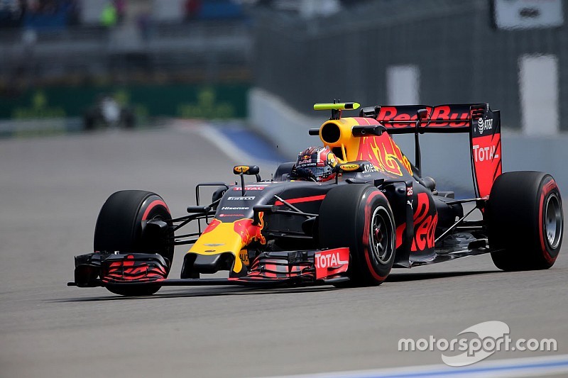 Kvyat decepcionado de la calificación pero optimista para la carrera