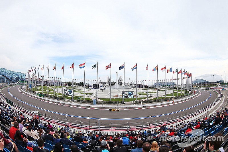 Ecclesstone duda que el GP de Rusia vaya a ser carrera nocturna