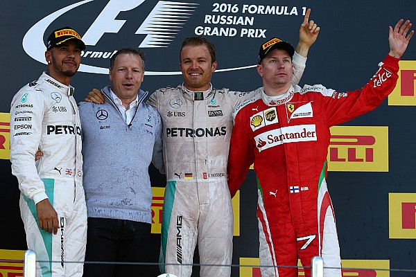 Rosberg boekt dominante zege in Rusland, Verstappen valt uit