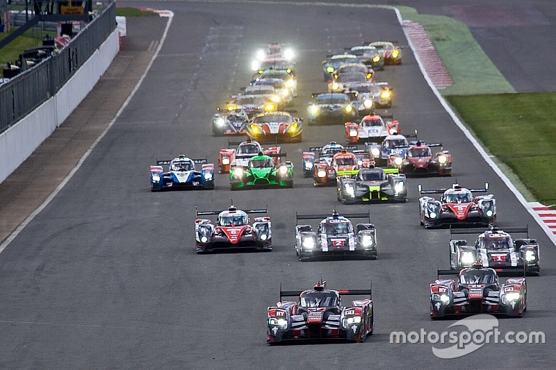 Start: #7 Audi Sport Team Joest Audi R18: Marcel Fässler, Andre Lotterer, Benoit Tréluyer führt