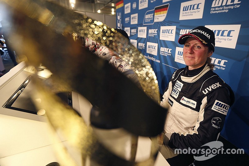 Sabine Schmitz rimpiazzerà Münnich al Nürburgring
