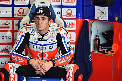 Scott Redding bereit, auf Werks-Maschine zu warten