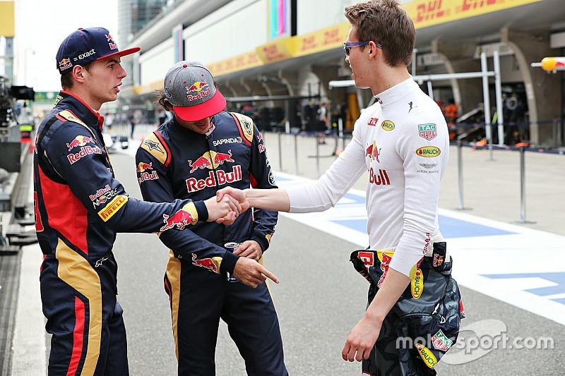 Daniel Ricciardo, Red Bull Racing, Carlos Sainz Jr., Scuderia Toro Rosso, y Max Verstappen, Scuderia