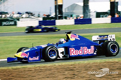 Piloto Red Bull na F3000, Ricardinho lembra rigidez de Marko