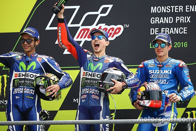 Lorenzo se impone en la escabechina de Le Mans