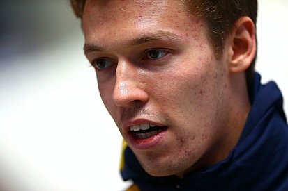 Квят прошел процедуру подгонки сиденья в Toro Rosso