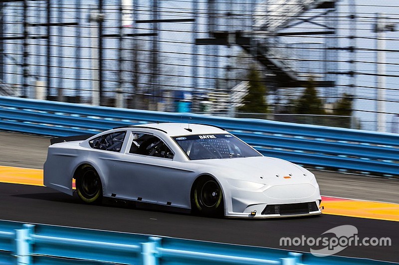 Pilotos de NASCAR alaban repavimentado en Watkins Glen