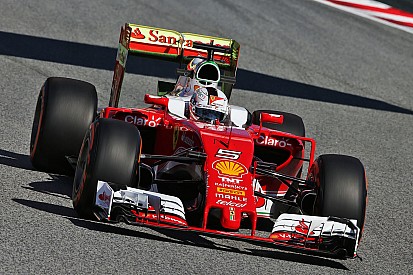 Formel 1 in Barcelona: Ferrari-Pilot Sebastian Vettel mit erster Bestzeit