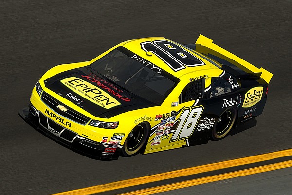 Pier-Luc Ouellette à la course d’ouverture de la série NASCAR Pinty's 