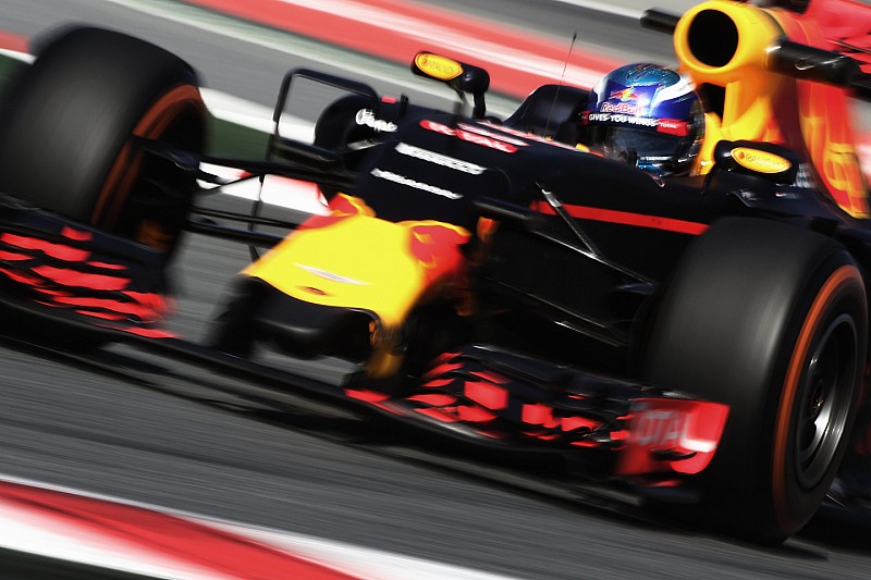 Verstappen achtste op eerste dag bij Red Bull, Rosberg bovenaan