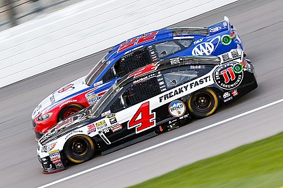 Harvick queda por delante de Earnhardt en una práctica abreviada