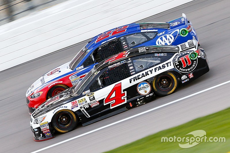 Harvick queda por delante de Earnhardt en una práctica abreviada