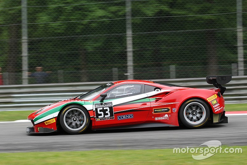 Giancarlo Fisichella si porta al comando nelle Libere di Silverstone