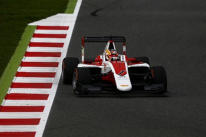 Протеже Ferrari Леклер выиграл первую гонку в Барселоне