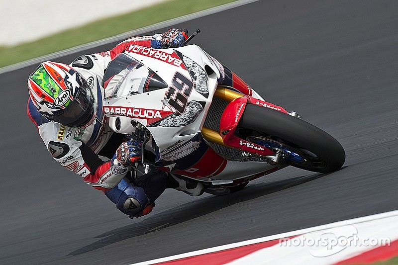 Hayden regola Giugliano e vince la prima gara in Superbike a Sepang!