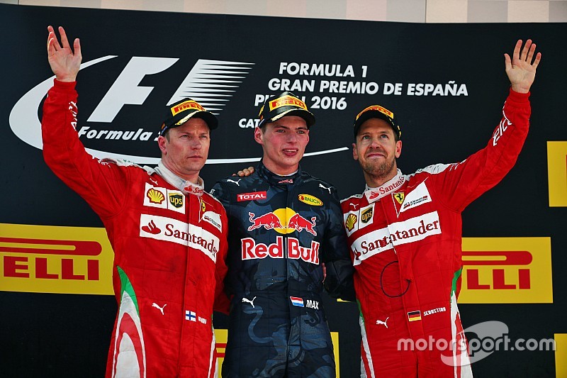 Verstappen hace historia en Barcelona tras el lío de los Mercedes
