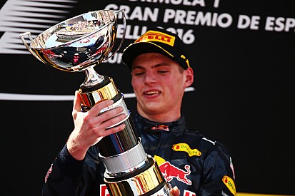 Ovacionado pela torcida, Verstappen fica sem palavras