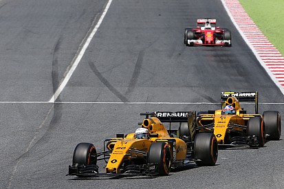 Magnussen retrocesso di una posizione dai commissari sportivi