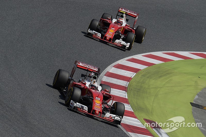 Chefe diz que Ferrari desperdiçou oportunidade de ganhar