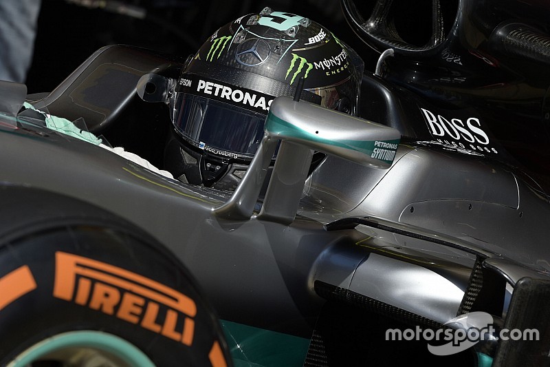 Rosberg et Mercedes au travail, la concurrence s'organise