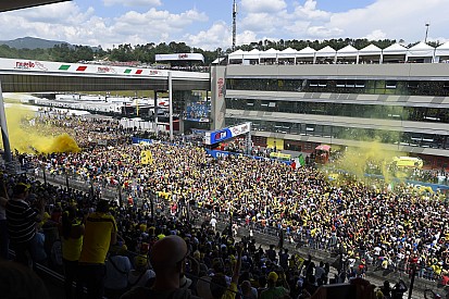 Lorenzo y Márquez, con guardaespaldas en Mugello