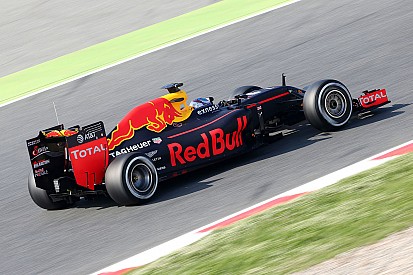 Verstappen manda en el último día de test en Barcelona