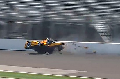 Vídeo: Pigot bate forte nos treinos livres da Indy 500