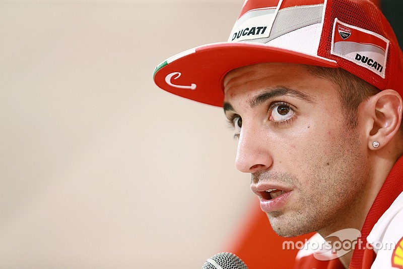Suzuki anuncia el fichaje de Iannone y la marcha de Viñales