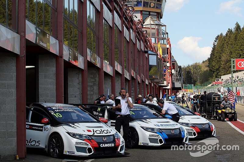 Gianni Morbidelli, West Coast Racing, Honda Civic TCR; Aku Pellinen, West Coast Racing, Honda Civic 