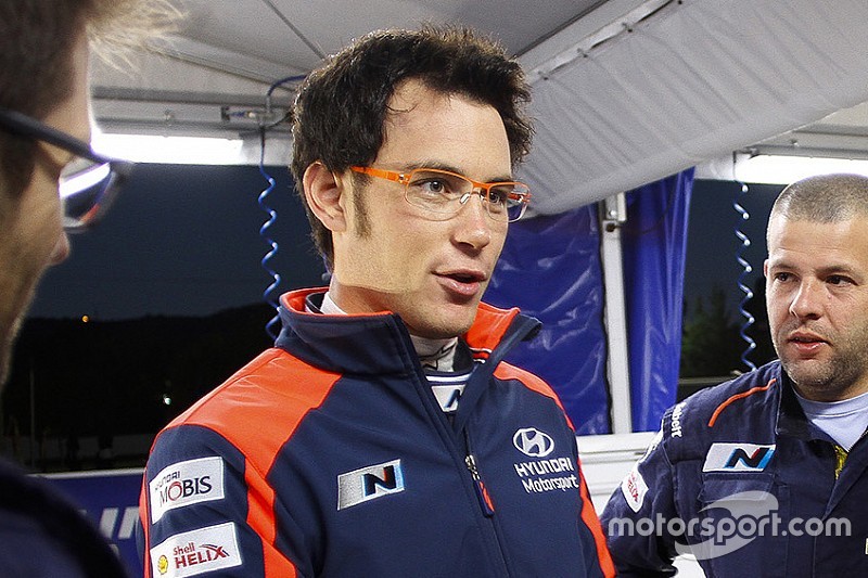 Neuville: "Felice di lottare con Paddon, ma solo se ad armi pari"