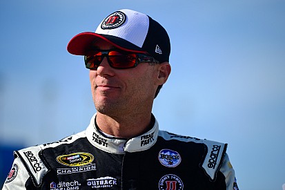 Kevin Harvick reste chez Stewart-Haas Racing