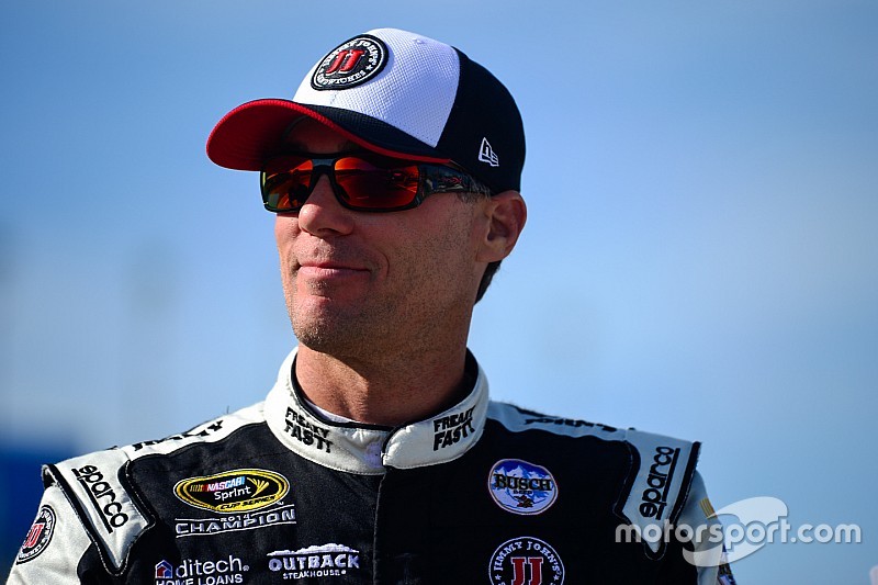 Kevin Harvick reste chez Stewart-Haas Racing