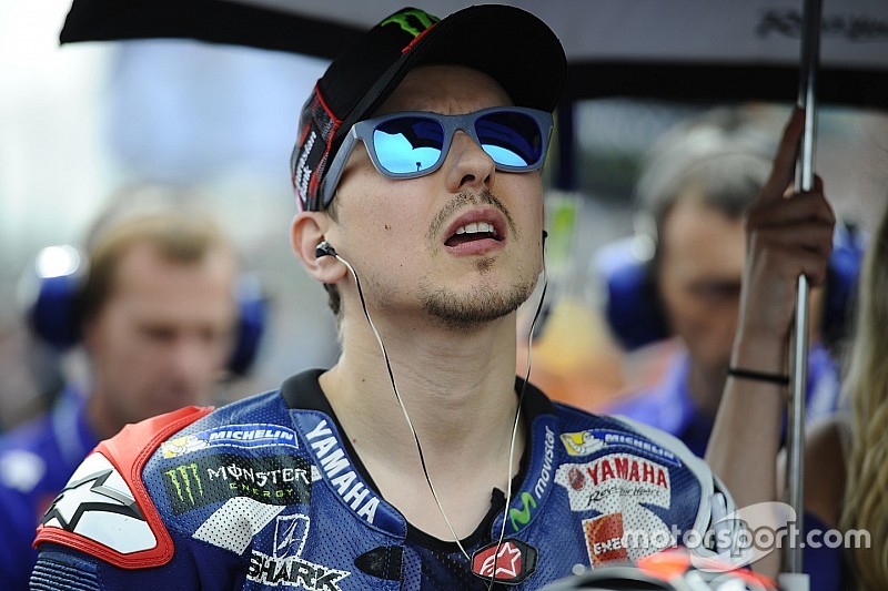 Lorenzo: "I bodyguard sono forse necessari, ma fuori dal Paddock"