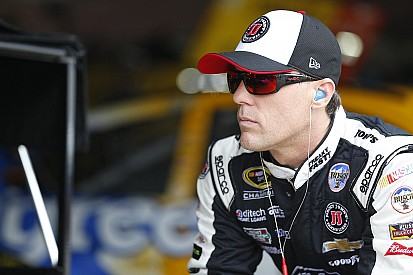 Harvick renova contrato com Stewart-Haas