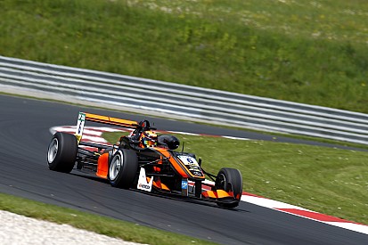 C1 - Ilott remporte une course abrégée par un énorme crash