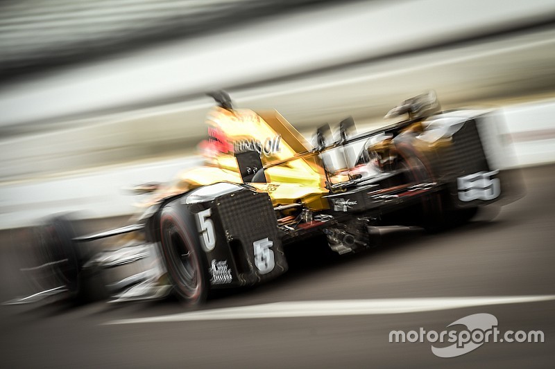 Hinchcliffe el más rápido, Serviá fuera del Fast Nine